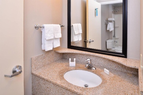 SpringHill Suites by Marriott Corona Riverside image 6